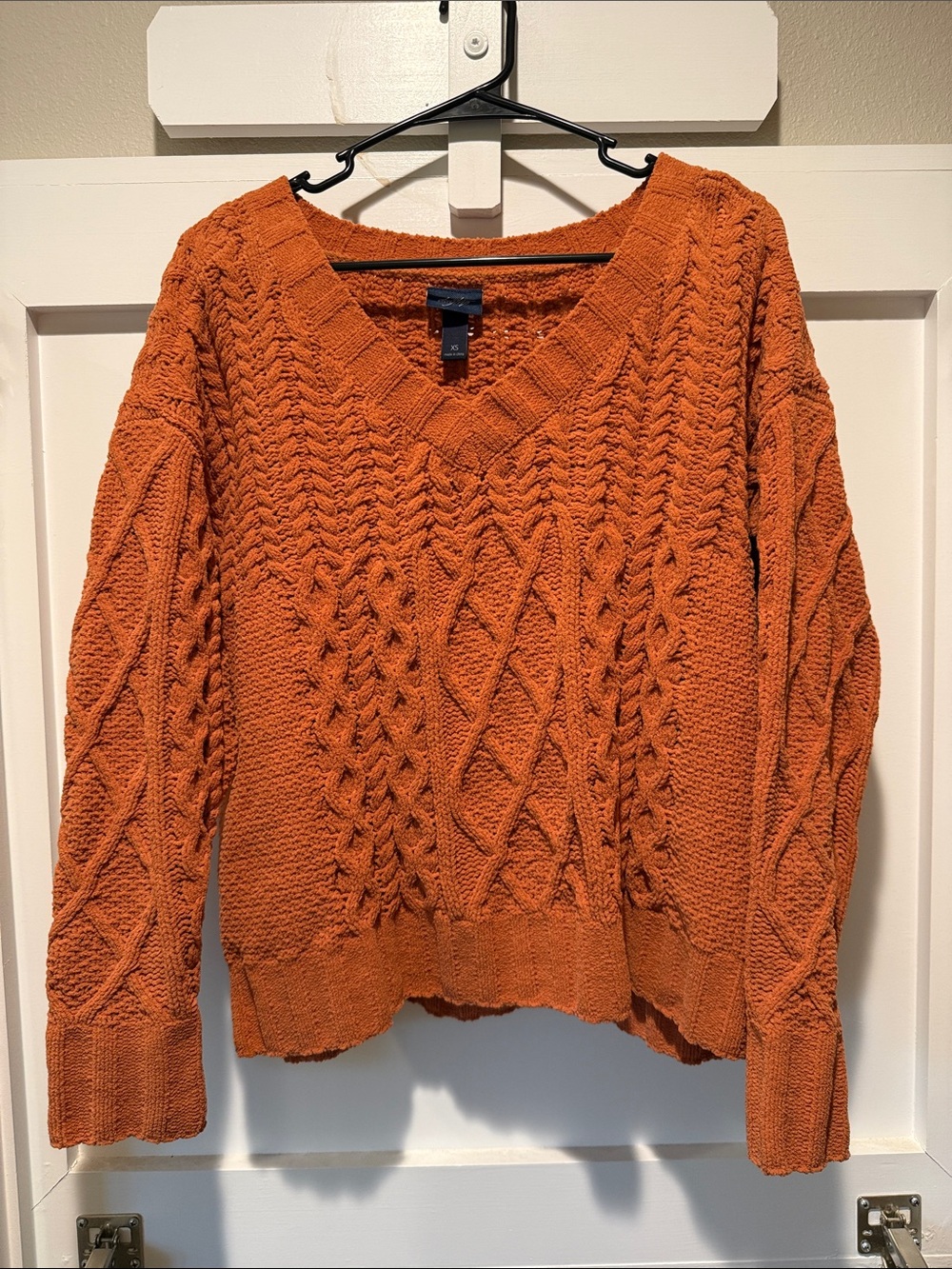 Daytrip Burnt Orange Cable Knit V-Neck Sweater XS Chunky Cozy